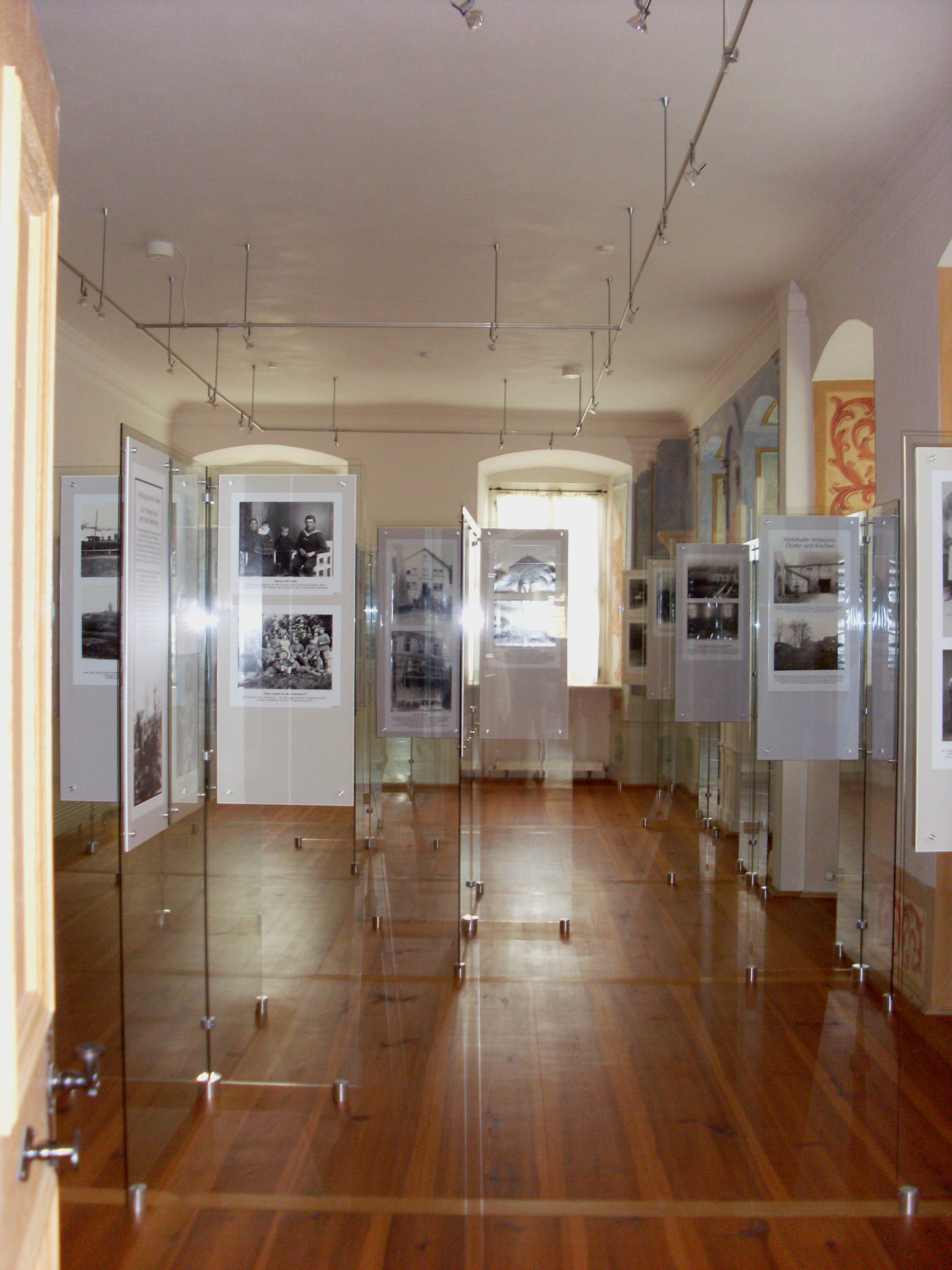 Führung durch die Fotoausstellung im Schloss Wolzogen mit Heinrich Hacker