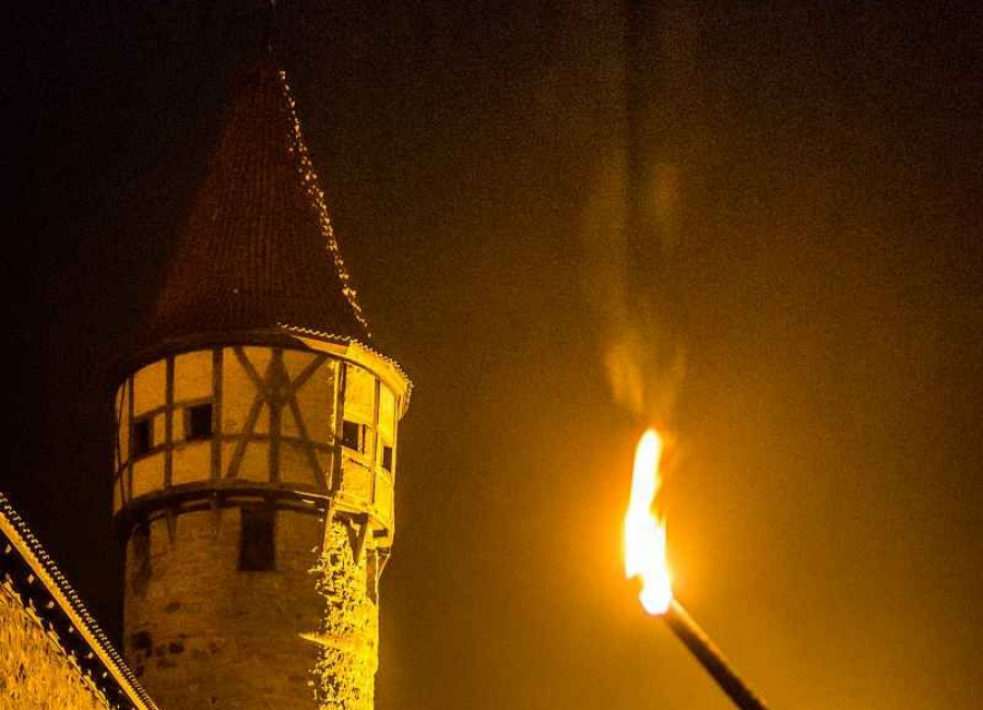 Kirchenburg in Flammen